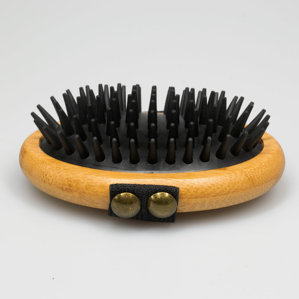 Curry Brush with Rubber Bristles